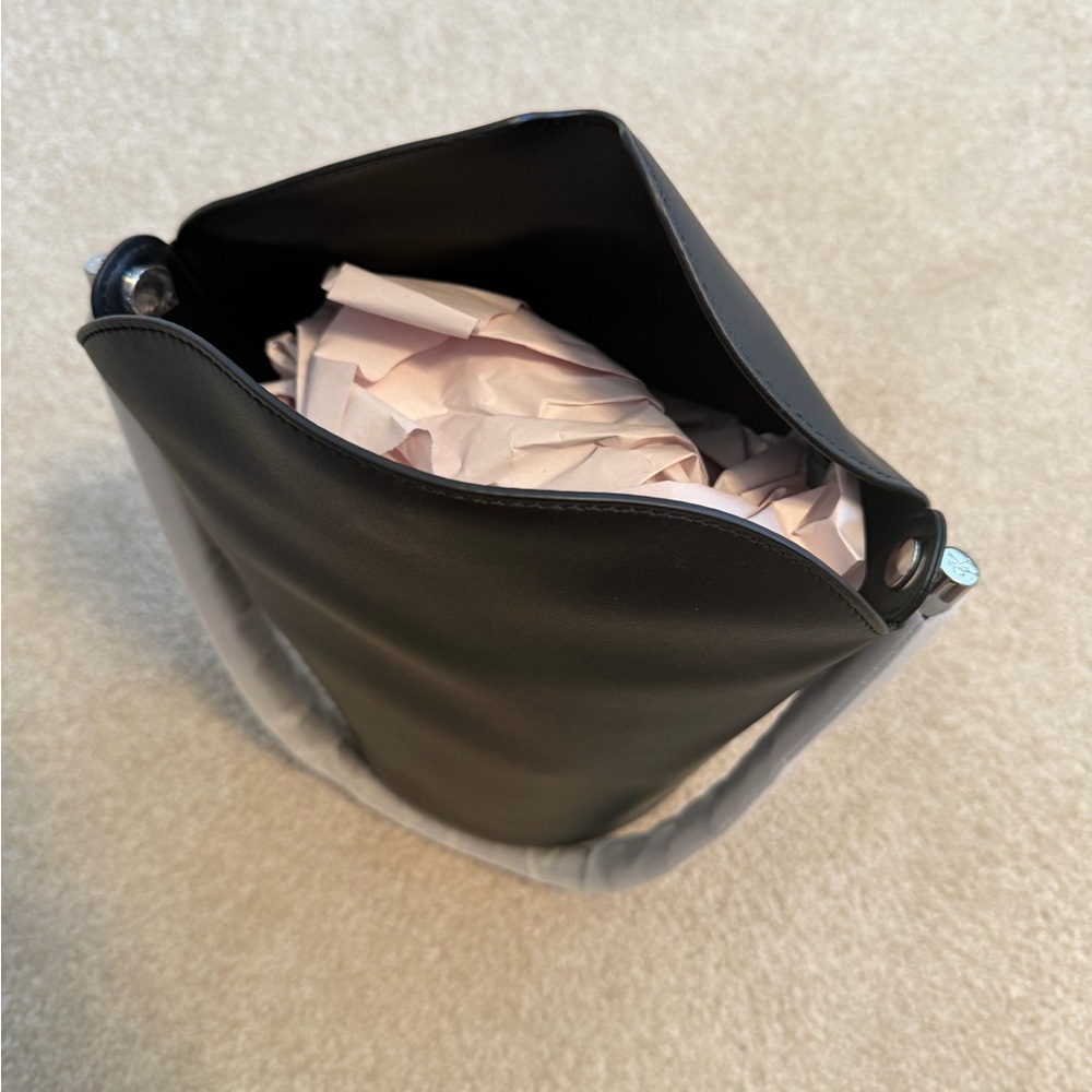 Elegant Black Leather Purse - Picture 4 of 4